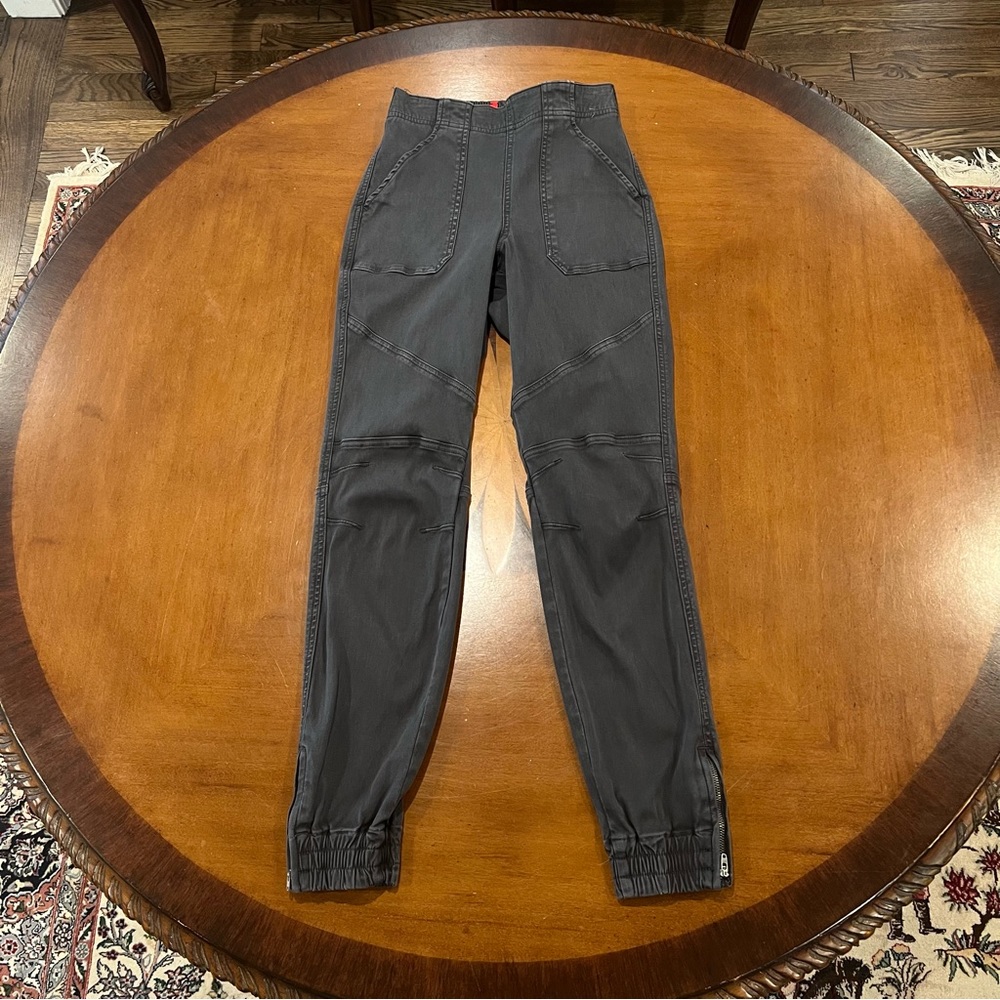 LIKE NEW Spanx Stretch Mid Rise Twill Joggers Washed Black XS Pull-On Utility - Picture 4 of 16